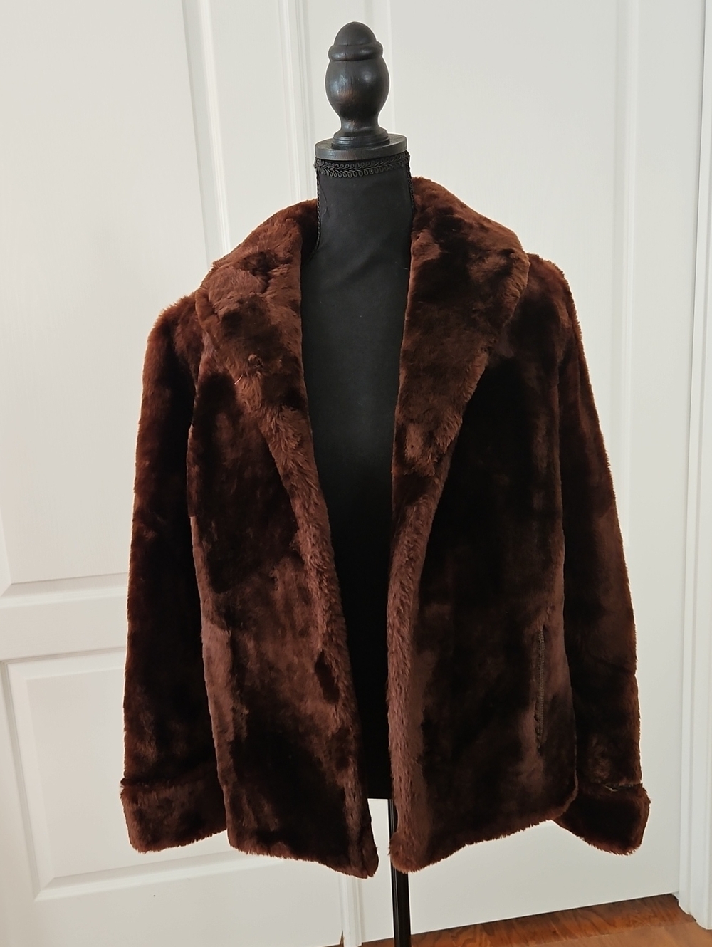 Vintage Fur Label Authority Chocolate Brown FUR Short Coat Jacket Size Medium